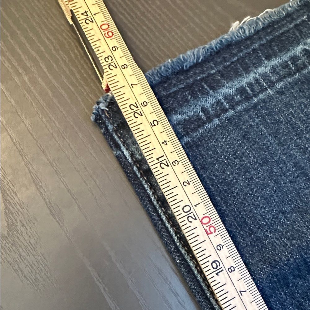 Kut from the Kloth Dark Blue Distressed Cropped Jeans Size 4P - Picture 6 of 6